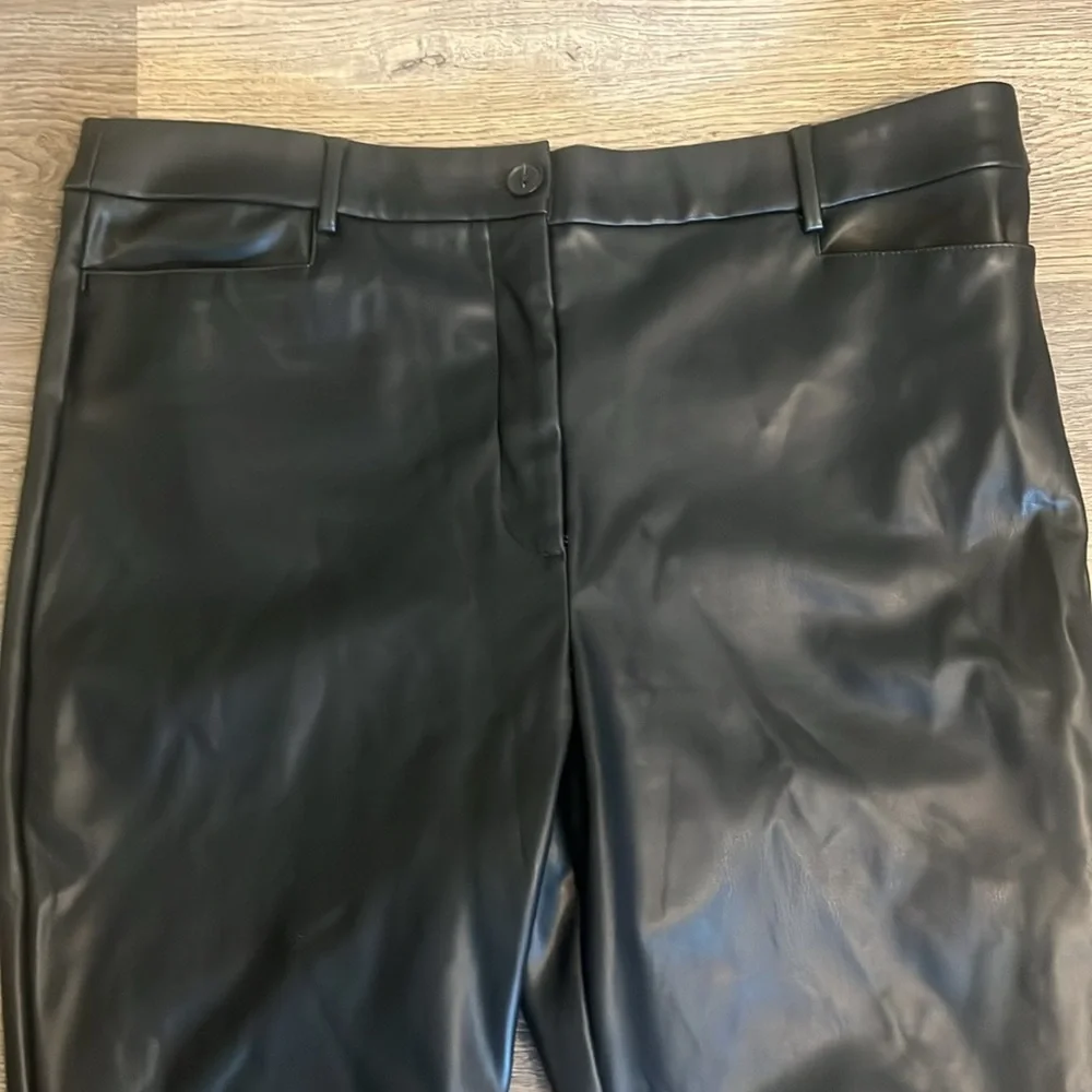 LOFT Women’s Black Faux Leather Lined Pants 16
